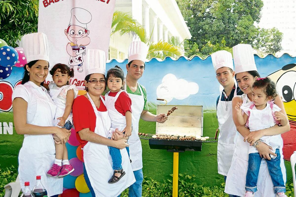 Liliana Martínez, Marcela Calvo, Adalgiza Forero, María Jiménez, Hugo Jiménez, Reynaldo Gómez, Alejandra Serna y María Gómez. Archivo particular