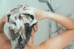 ¿Te lavas bien el cabello? Dermatólogo explica cómo hacerlo correctamente
