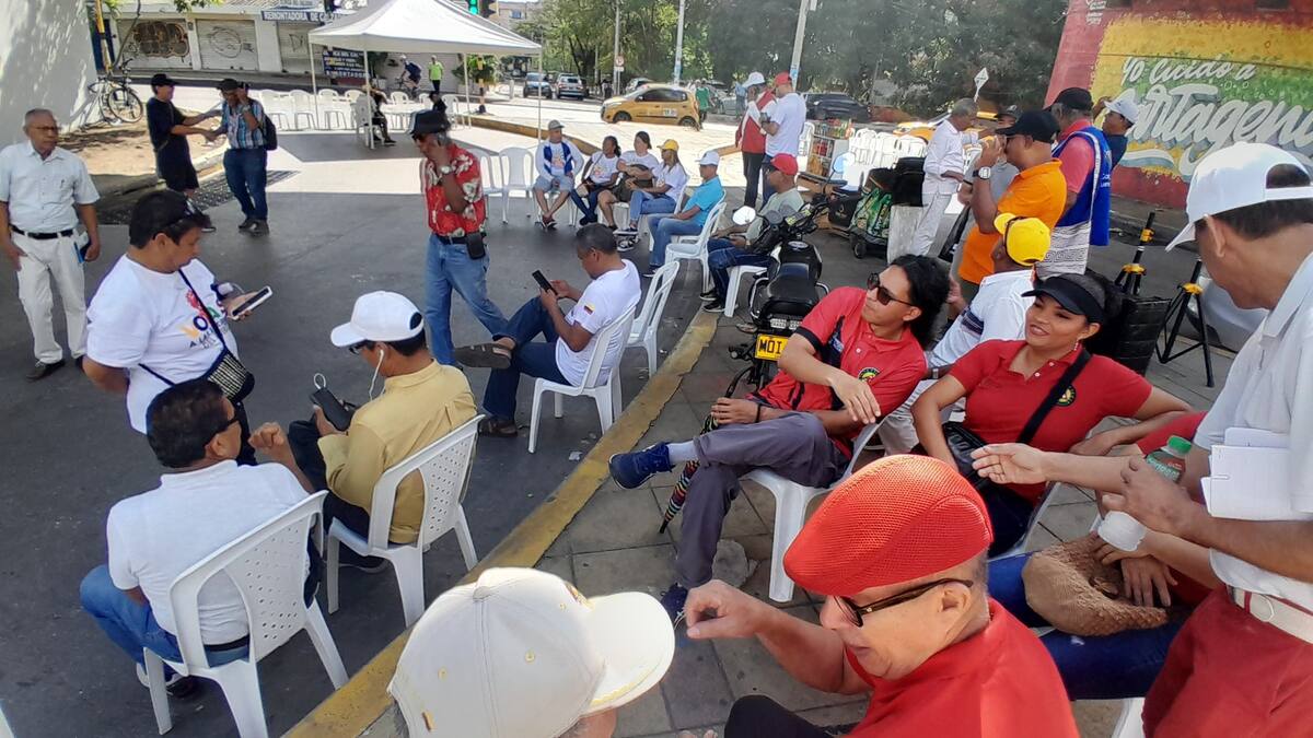 Diversos sectores sociales participaron en un cabildo popular en Cartagena. // Foto: Julio Castaño - El Universal