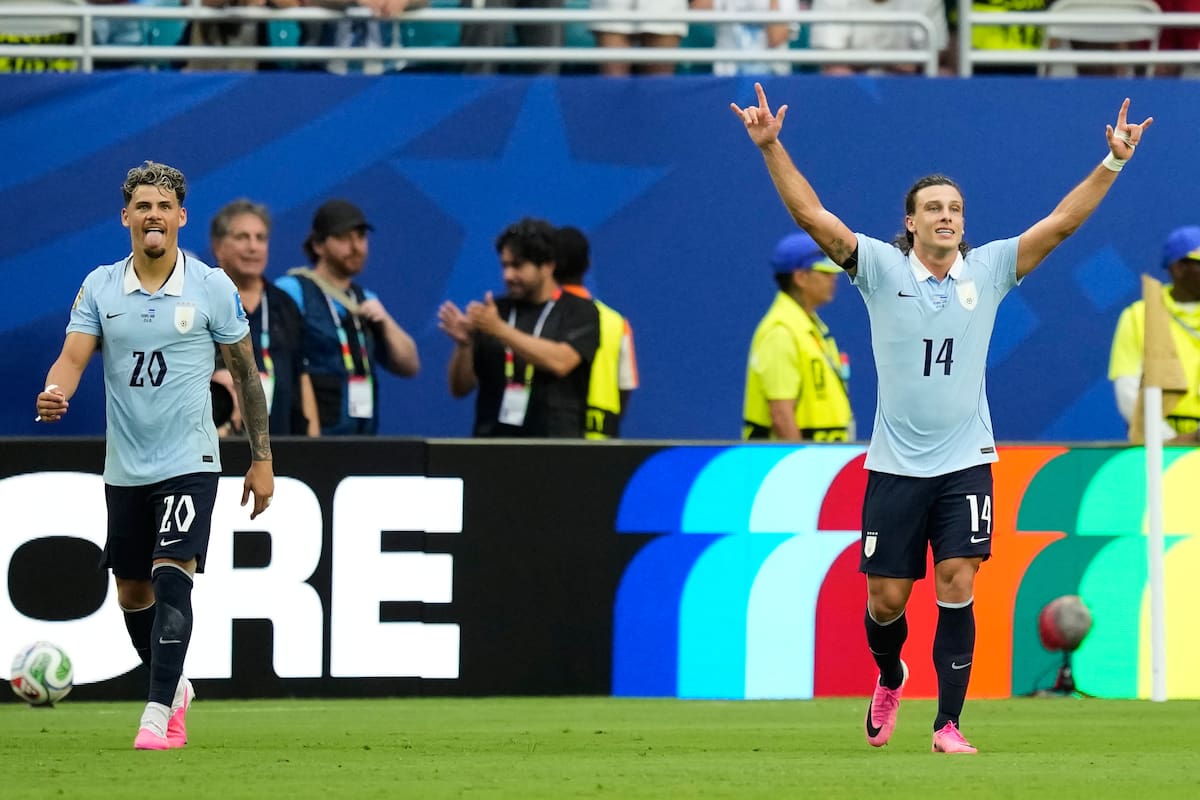 El uruguayo Agustin Canobbio (14) había concretado la remontada de su selección ante Cabo Verde en el Mundial. //Foto, AP: Rebecca Blackwell