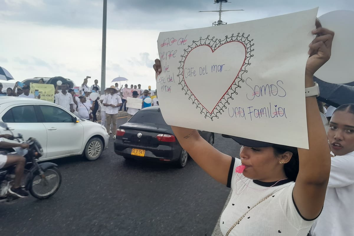 Video: trabajadores de Café del Mar protestan antes de reinauguración