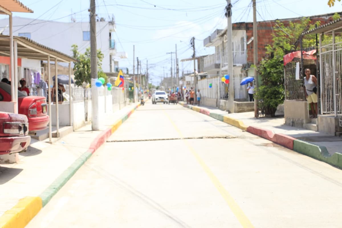 La intervención de la Calle Colombia en Olaya Herrera comprendió 793 metros lineales de pavimento en concreto rígido, resultado de los 625 metros inicialmente proyectados más 168 metros adicionales que fueron incorporados atendiendo la solicitud de la propia comunidad, ampliando el alcance de la solución. // Foto: Óscar