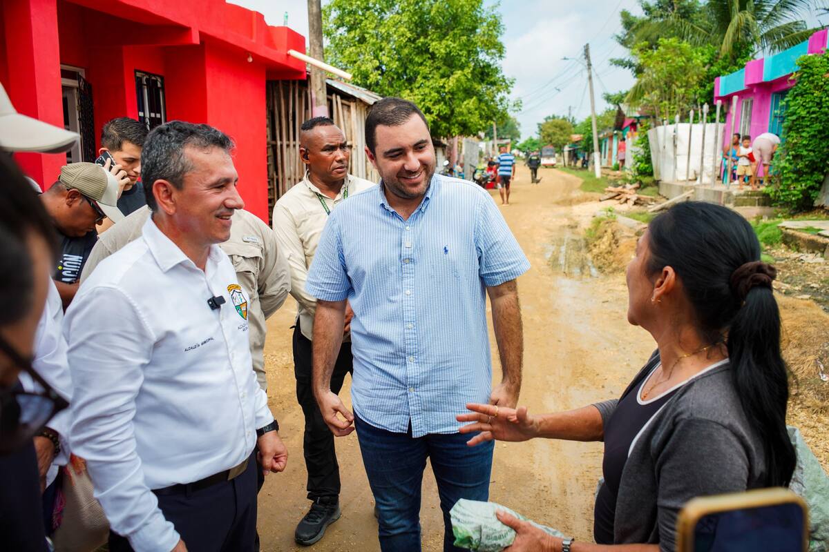 Gobernador de Bolívar anunció un avance importante para la comunidad de La Fuente del barrio La Esperanza, en Arjona.// Foto: cortesía