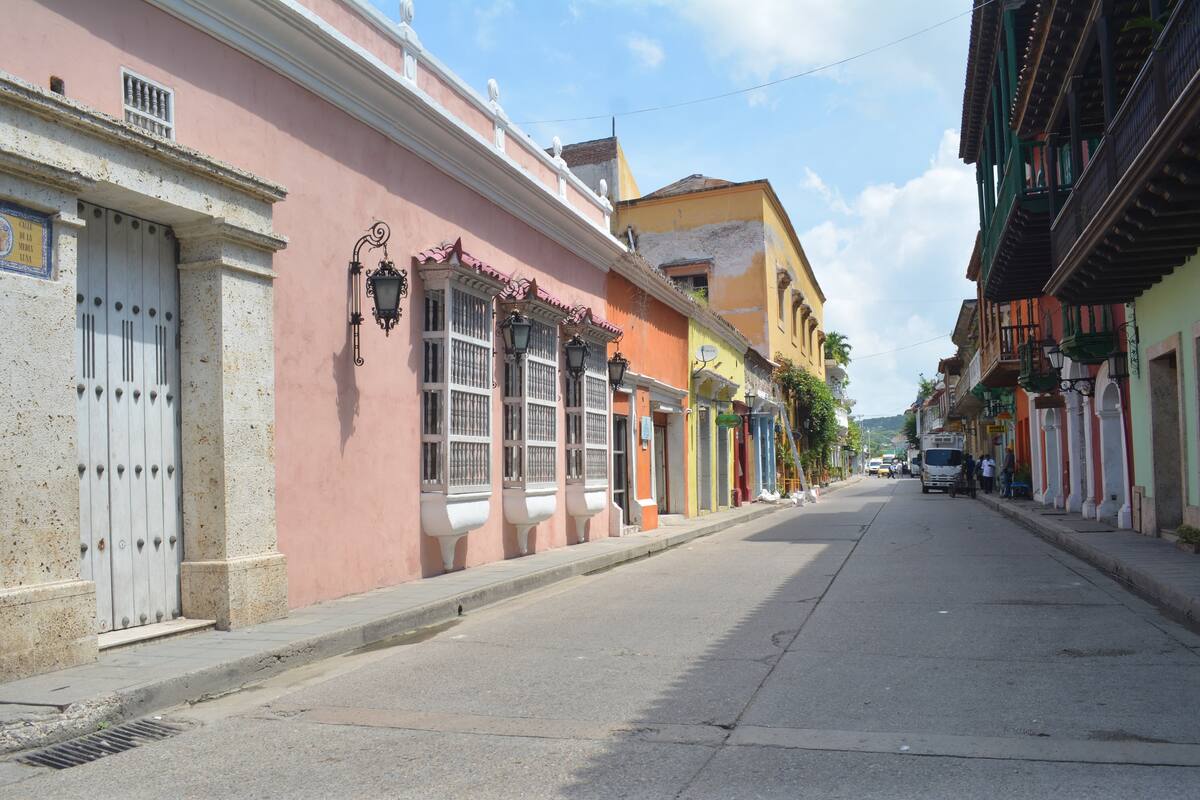 Cierre total en la Calle de la Media Luna Getsemaní: rutas alternas y desvíos