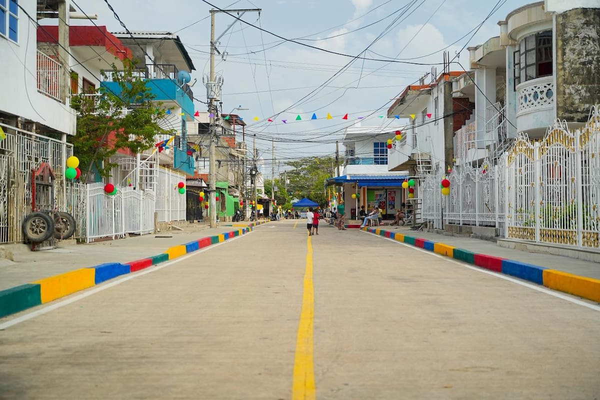 Gobernación de Bolívar entregó dos calles en San Francisco y Siete de Agosto