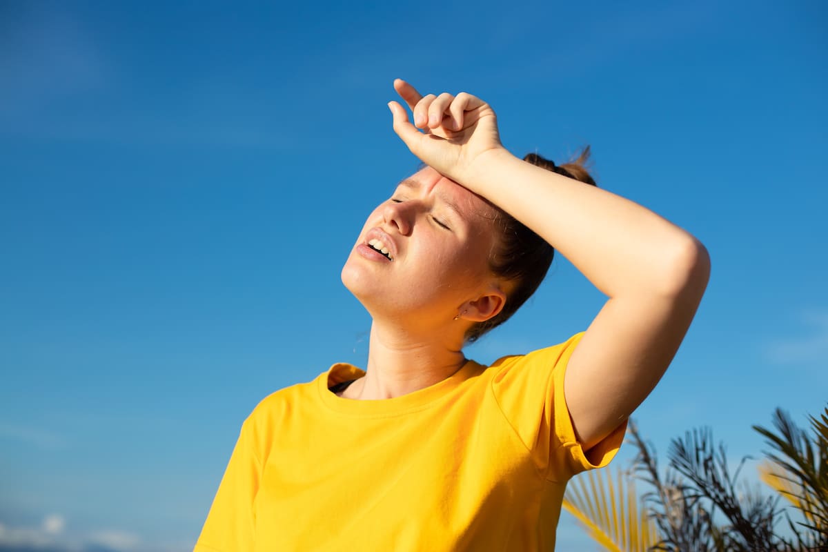 ¿Por qué nos duele la cabeza cuando hace calor? Habla un experto