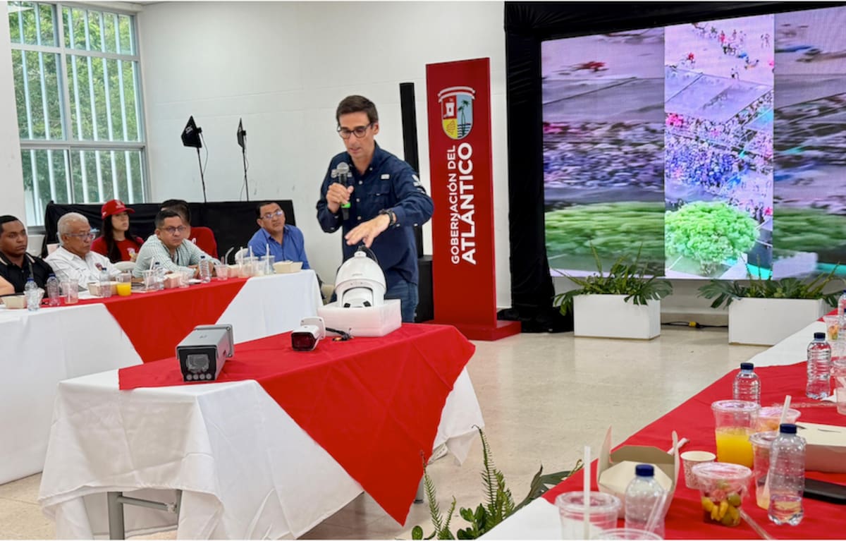 La Gobernación del Atlántico, anunció la instalación de 411 cámaras de videovigilancia con inteligencia artificial, incluyendo dispositivos con reconocimiento de placas para detectar vehículos robados, cámaras fijas y cámaras con cobertura de 360 grado.//Cortesía Gobernación del Atlántico.