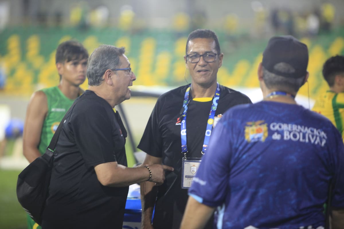 Roberto Camargo es el nombre que más piden los hinchas para que se haga cargo del equipo, pero Néstor Craviotto continúa al frente del cargo como técnico. //ARCHIVO