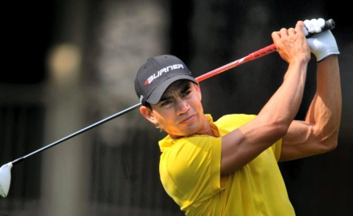 Camilo Villegas bajó al puesto 68 en el mundial de golf. AP