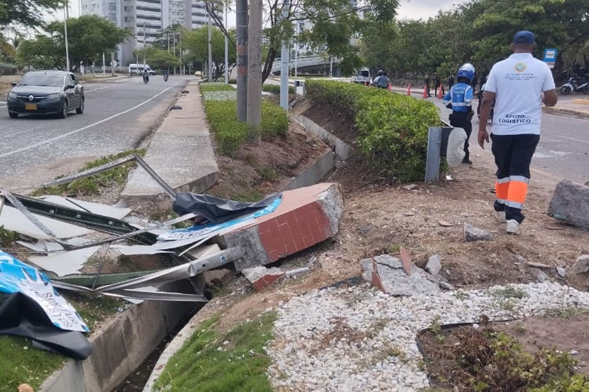 Fuerte accidente de una camioneta en Crespo causó pánico y dejó daños