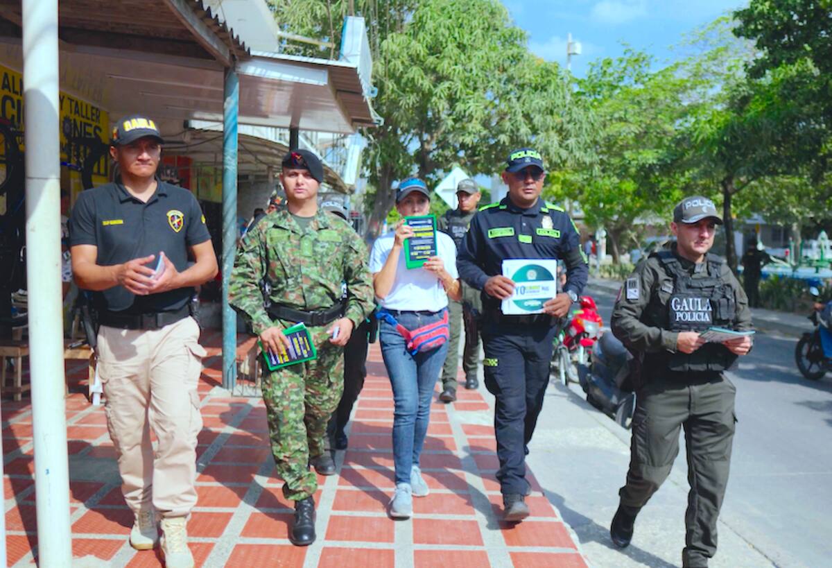 Miembros del Gula Militar, del Gaula de la Policía y del Distrito de Barranquilla realizaron la campaña contra la extorsión en varios barrios de la ciudad.//Cortesía Alcaldia de Barranquilla.