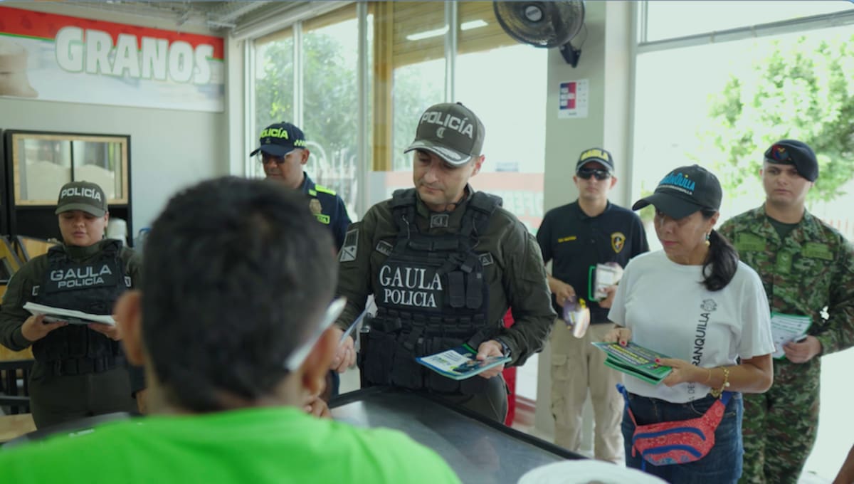 El mayor Julián Cañas, comandante del Gaula de la Policía Metropolitana de Barranquilla, participó en los operativos en el Centro de la ciudad.//Cortesía Alcaldia de Barranquilla.
