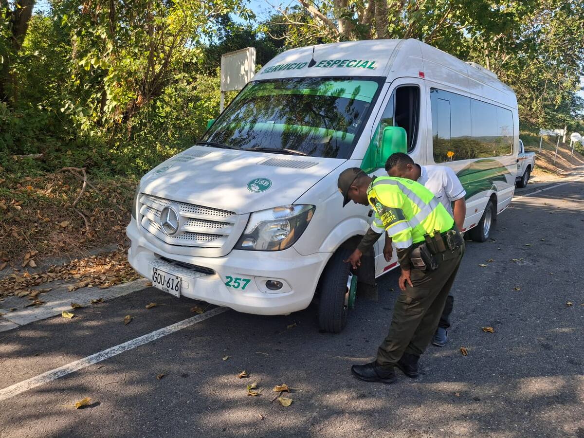 Campaña vial de la Policía de Bolívar durante el Fin de Año en la vía Cartagena - Barranquilla.