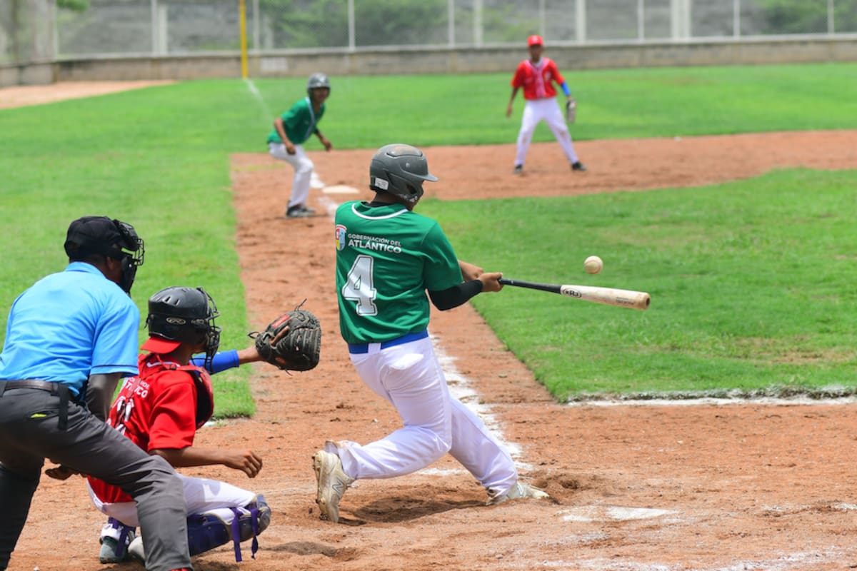 En el juego inaugural en Manatí, la novena de Campo de la Cruz derrotó 6 carreras por 3 a su similar de Repelón.//Cortesía PGDA.