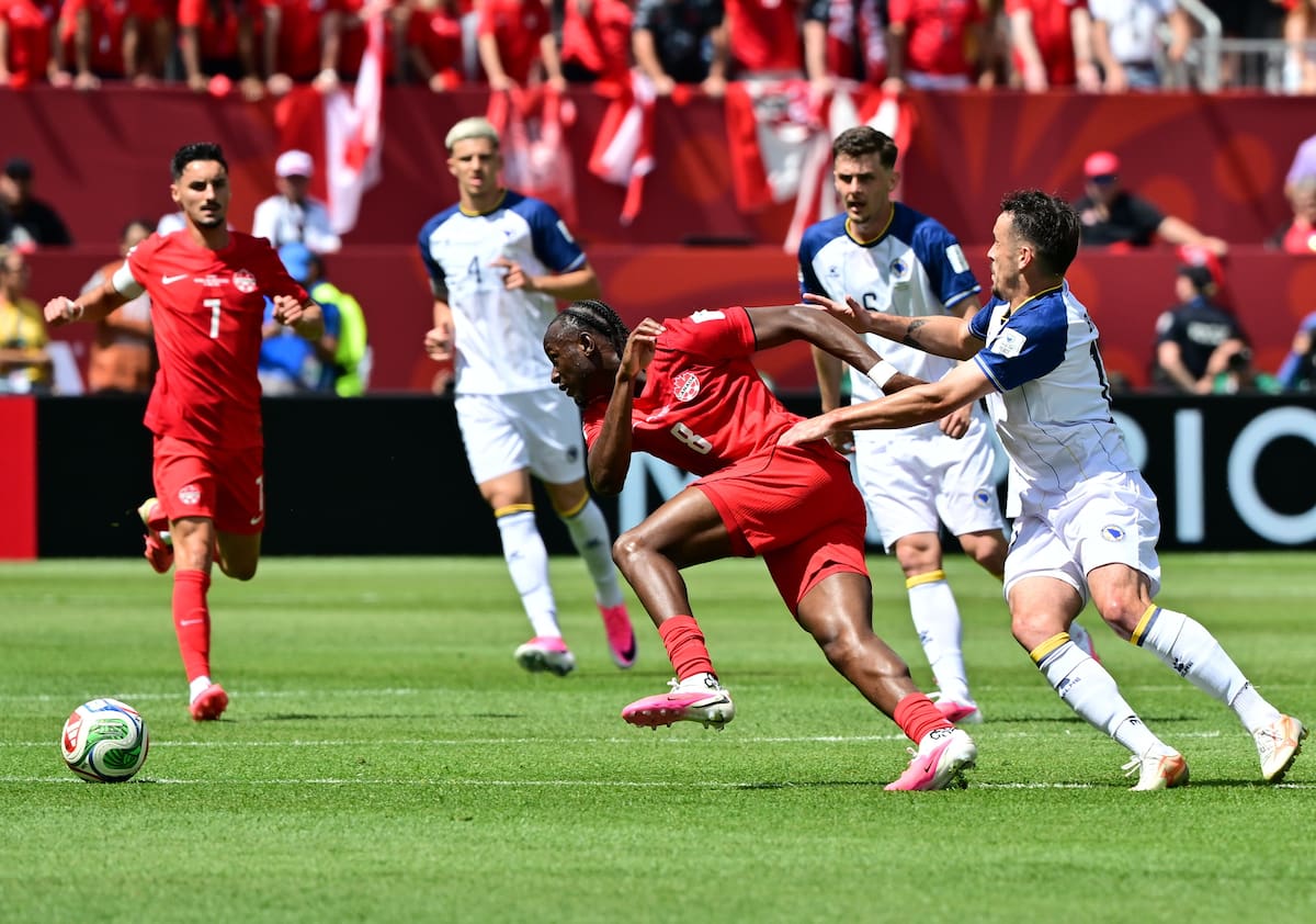 El canadiense Ismael Kone (C) durante el partido de la fase de grupos de la Copa Mundial de la FIFA 2026 entre Canadá y Bosnia y Herzegovina. //Foto, EFE: EDUARDO LIMA