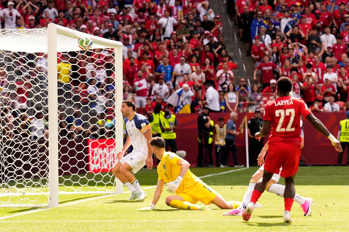Canadá tuvo las opciones más claras para empatar el duelo ante Bosnia y Herzegovina en el primer duelo por el Grupo B del Mundial 2026. //Foto, AP: Chris Young/The Canadian Press