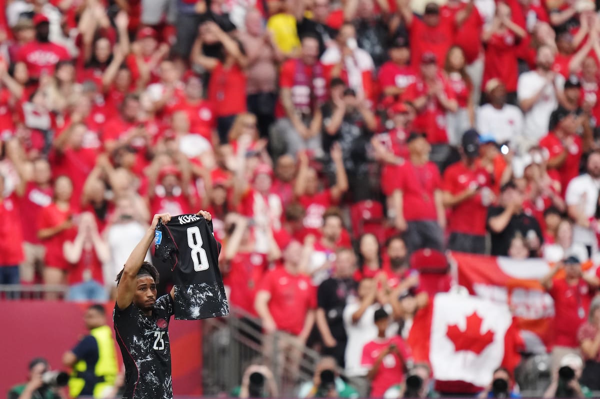El canadiense Nathan Saliba (25) le dedicó su gol al compañero lesionado Ismaël Koné en la paliza sobre Catar. //Foto, AP: Darryl Dyck/The Canadian Press