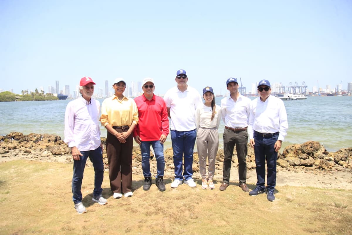 Durante el recorrido por las obras del Canal del Dique estuvieron el gobernador del Atlántico, Eduardo Verano de la Rosa; el alcalde de Cartagena, Dumek Turbay Paz; ;el presidente de la Agencia Nacional de Infraestructura, Oscar Torres Yarzagaray; la gobernadora encargada de Bolívar, Juliana Solano Char; como también el director de las relaciones públicas de la multinacional Sacyr, Carlos Rosado. // Foto: Óscar Díaz.