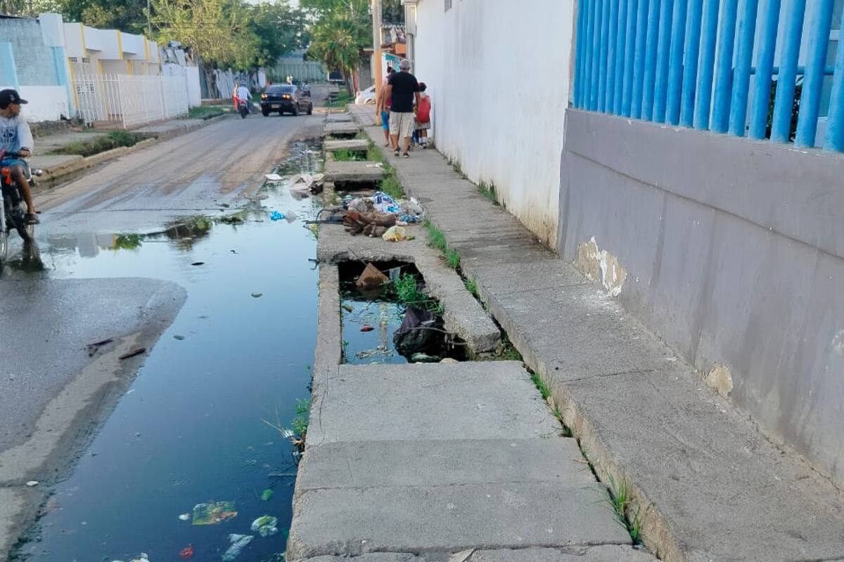 Vecinos de Olaya Herrera piden intervenir canal por contaminación