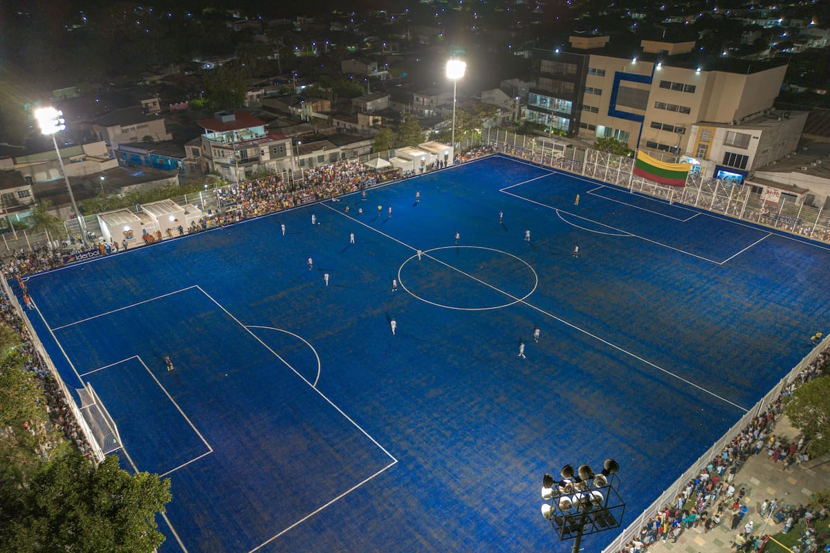Inauguran la primera cancha azul sintética de Colombia, ¿dónde queda?