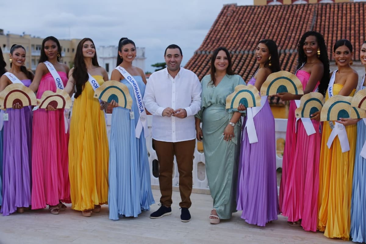 Candidatas del Concurso Nacional de Belleza reciben sus bandas oficiales