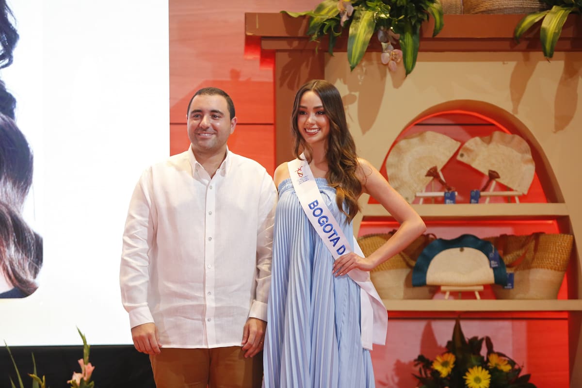 Candidatas recibieron la imposición de bandas por parte de Yamil Arana. //Luis E. Herrán- El Universal.