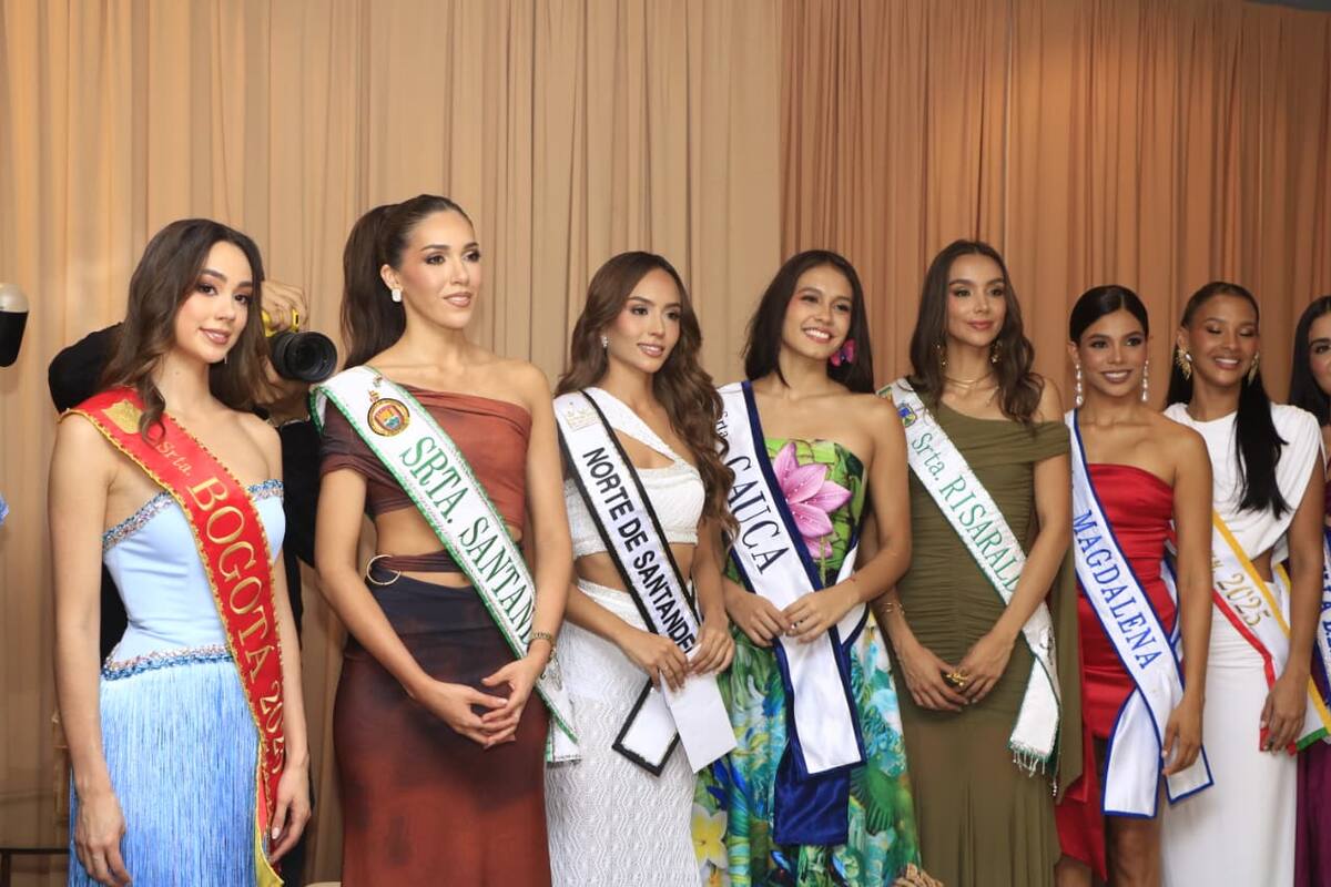 Candidatas recibieron la imposición de bandas por parte de Yamil Arana. //Luis E. Herrán- El Universal.