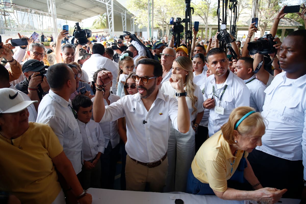 Elecciones Colombia: así fue la llegada de De la Espriella a las urnas en Barranquilla