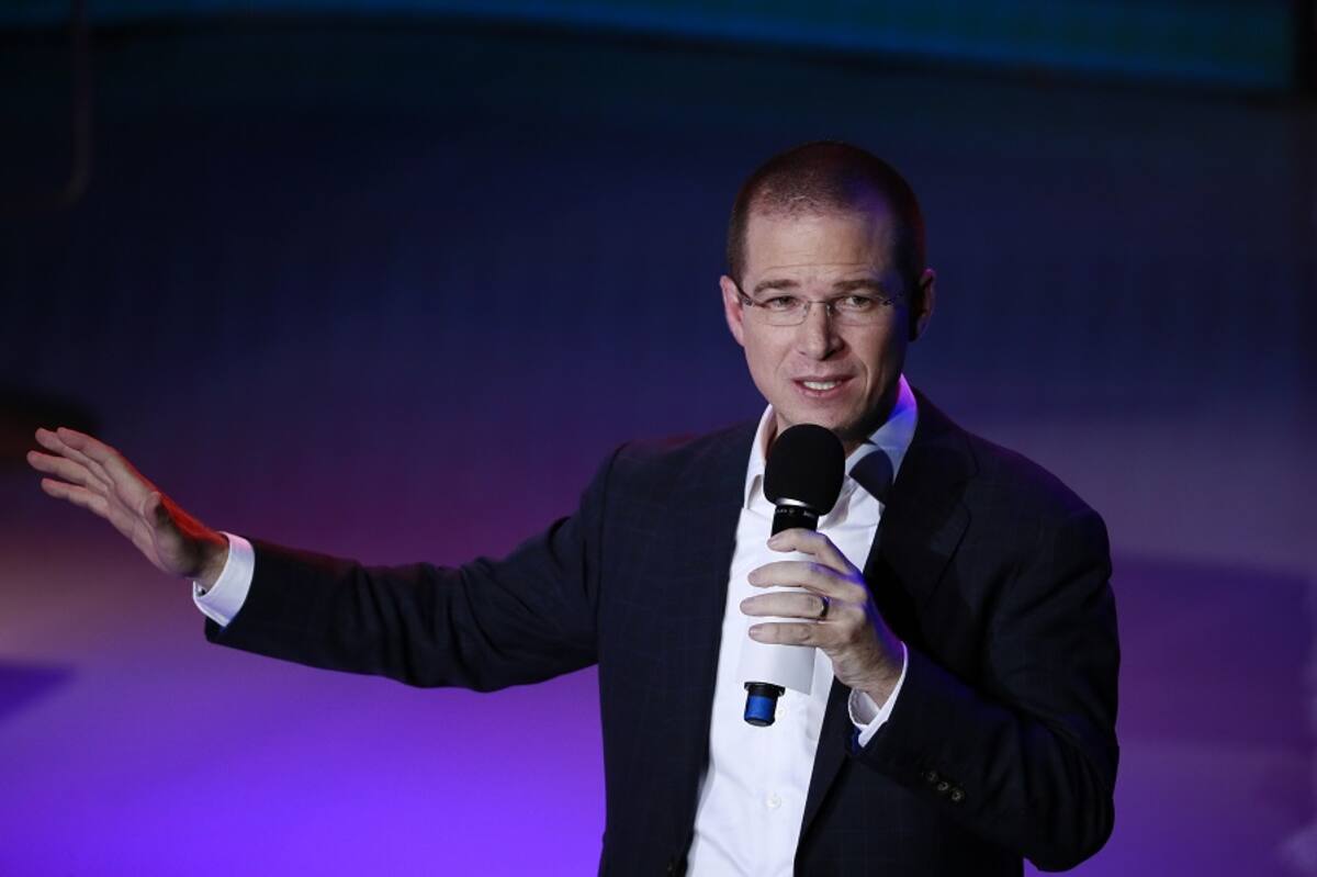 El candidato presidencial Ricardo Anaya denunció hoy ante la Fiscalía al presidente de México, Enrique Peña Nieto, y al candidato del gobernante Partido Revolucionario Institucional (PRI), José Antonio Meade, por un supuesto desfalco cometido por la empresa Odebrecht. EFE