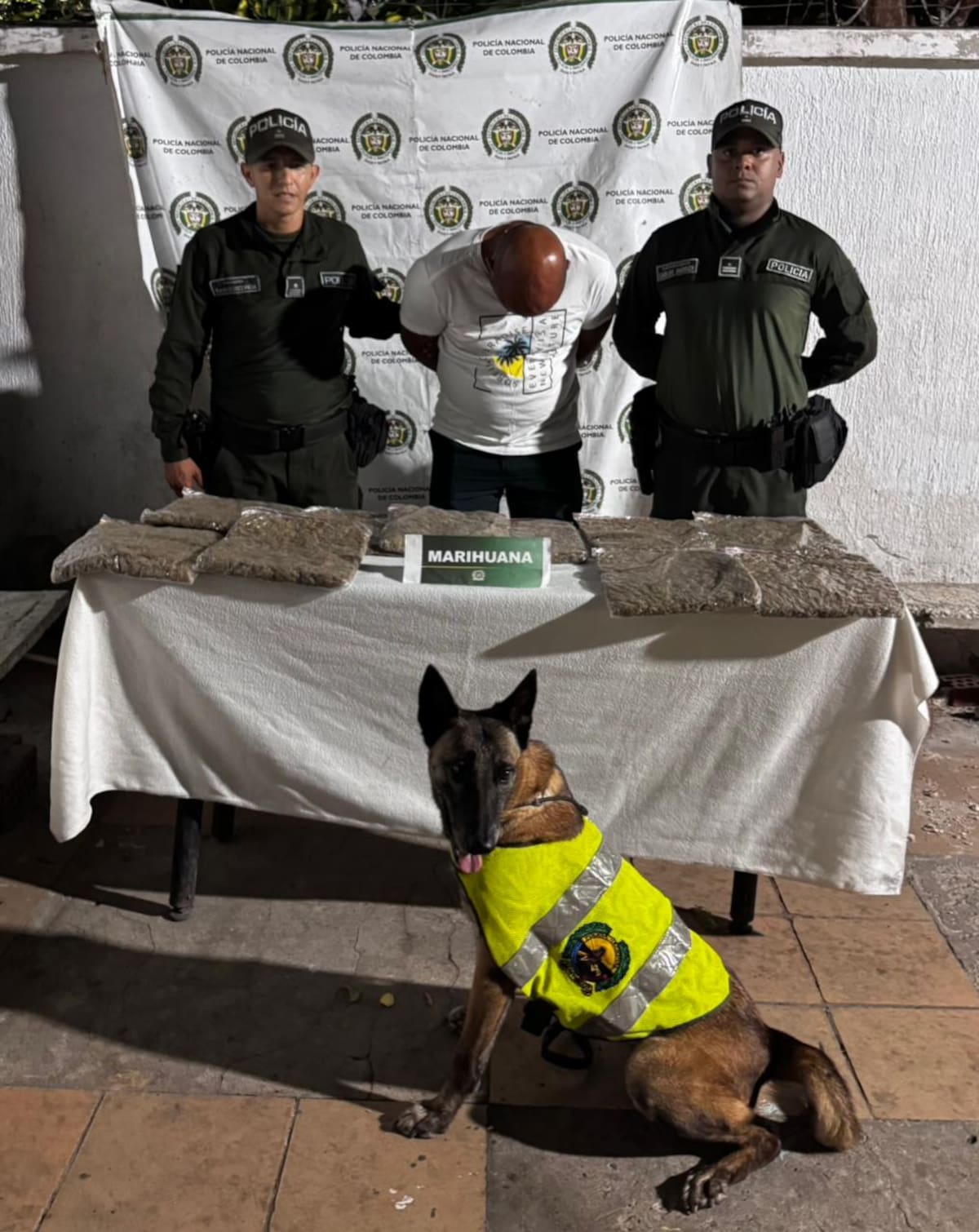 El operativo dejó la captura de un hombre de 44 años, quien se transportaba con el estupefaciente. // SUMINISTRADA POR LA POLICÍA DE ATLÁNTICO.