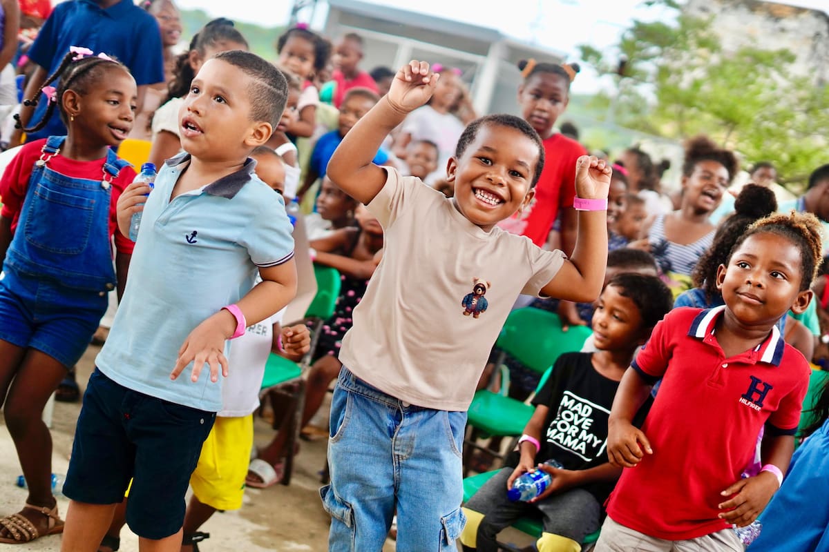 Niños de Caño del Oro disfrutan la Navidad. // Cortesía.