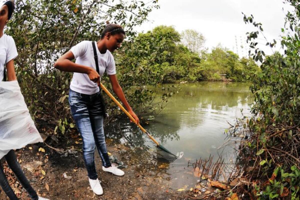 Este tipo de desechos fue el más se encontrado en la jornada de limpieza realizada en el caño Juan Angola en el Día Mundial del Agua. COLPRENSA