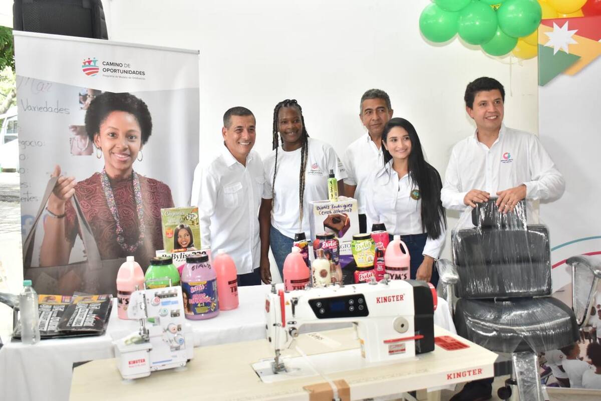 250 familias en Cartagena recibieron capital para negocios: beneficiarán a más