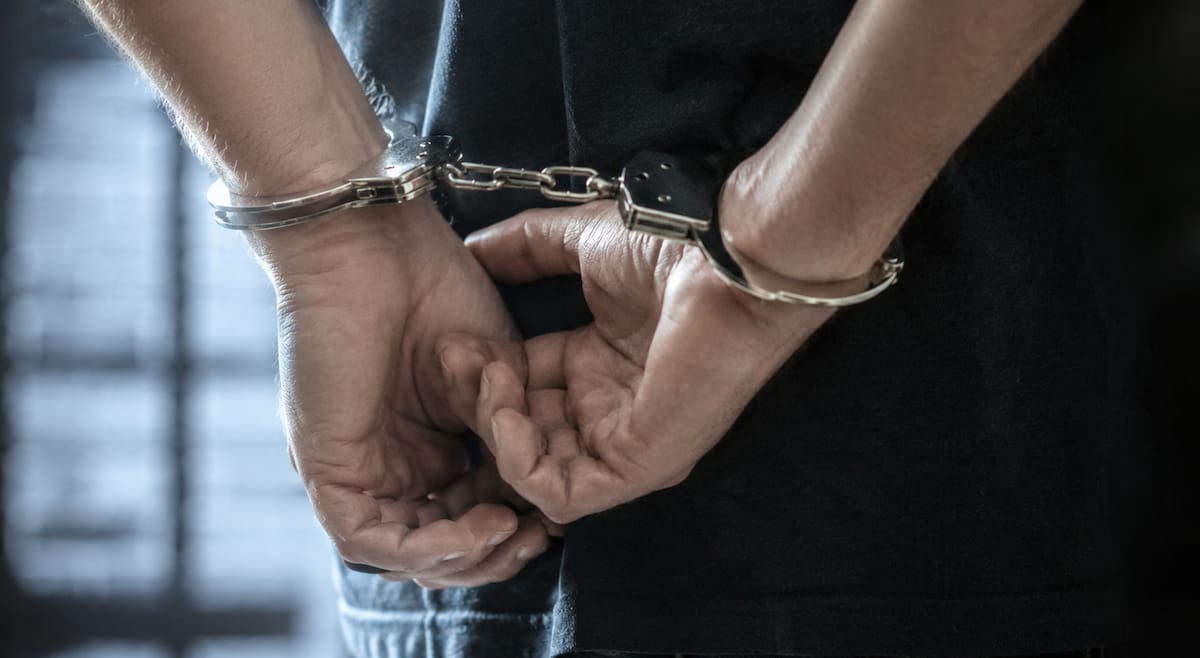 La Fiscalía General de la Nación imputará a Foster Martinson los delitos de feminicidio agravado y ocultamiento, alteración o destrucción de elemento material probatorio. // Foto: ilustración generada con IA (ChatGPT).
