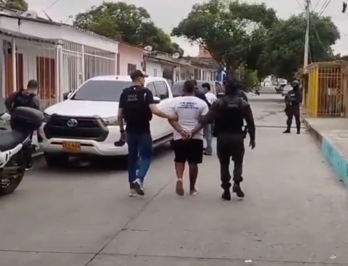 Dos de los seis capturados por las autoridades fueron conducidos hasta las dependencias de la URI de la Fiscalía.//Cortesía Policía Mebar.
