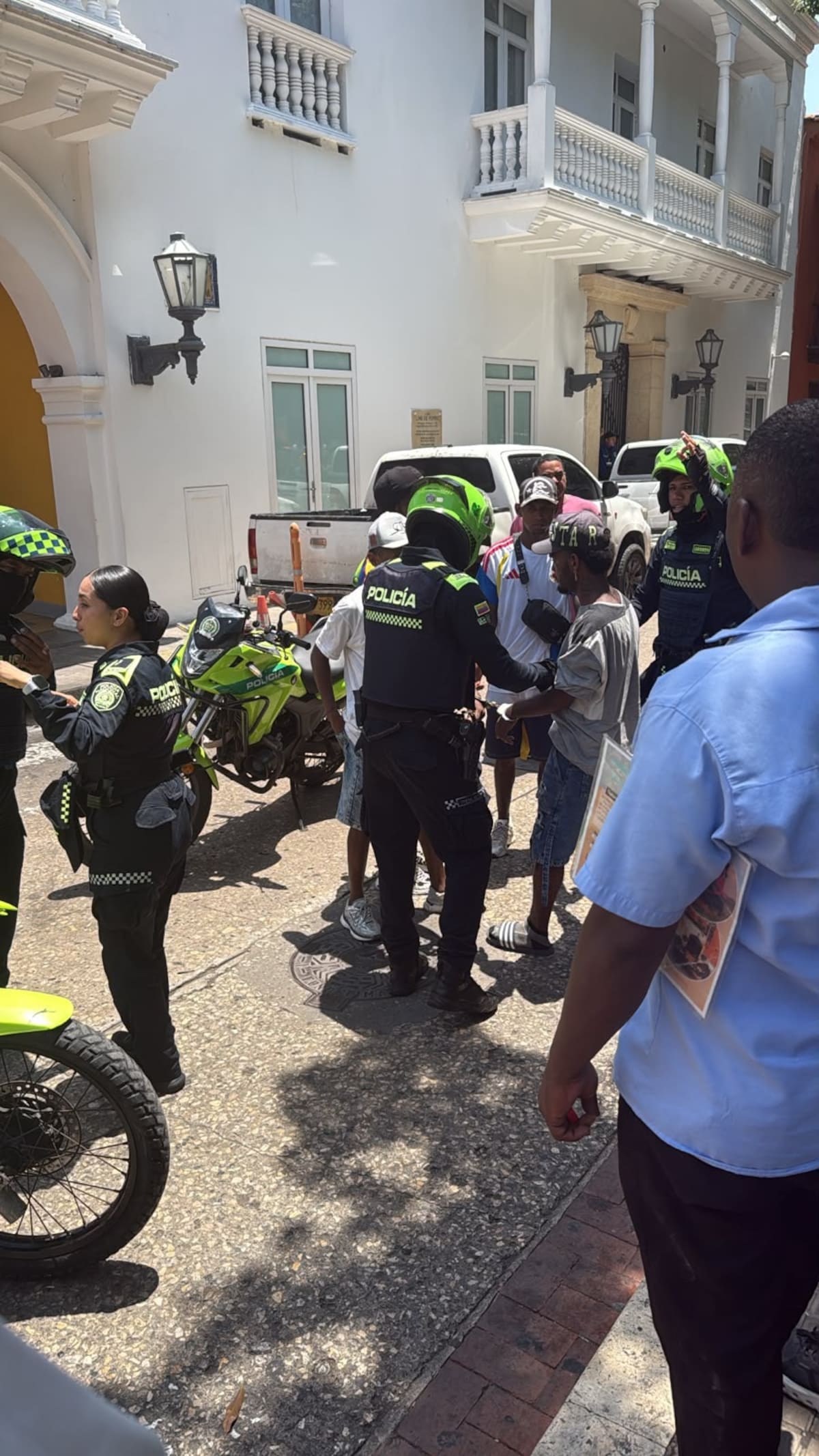 Captura de raperos que agredieron a turistas en el Centro Histórico. // Foto: Cortesía - Alcaldía de Cartagena.