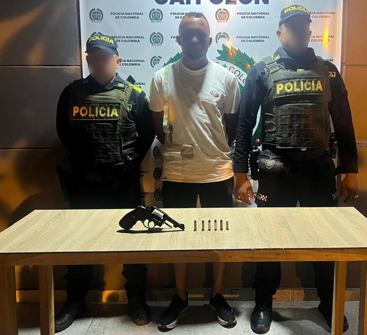 En Bayunca fue capturado 'el Guille' con revólver calibre 38, marca Smith and Wesson, con seis (6) cartuchos, uno de ellos percutido.