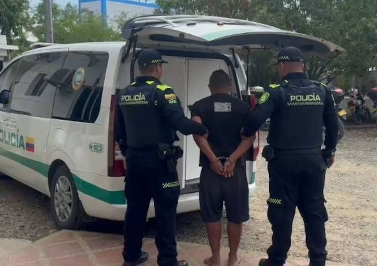 Captura de presunto expendedor de droga durante operativo policial en El Bosque. // FOTO: POLICÍA METROPOLITANA DE CARTAGENA.