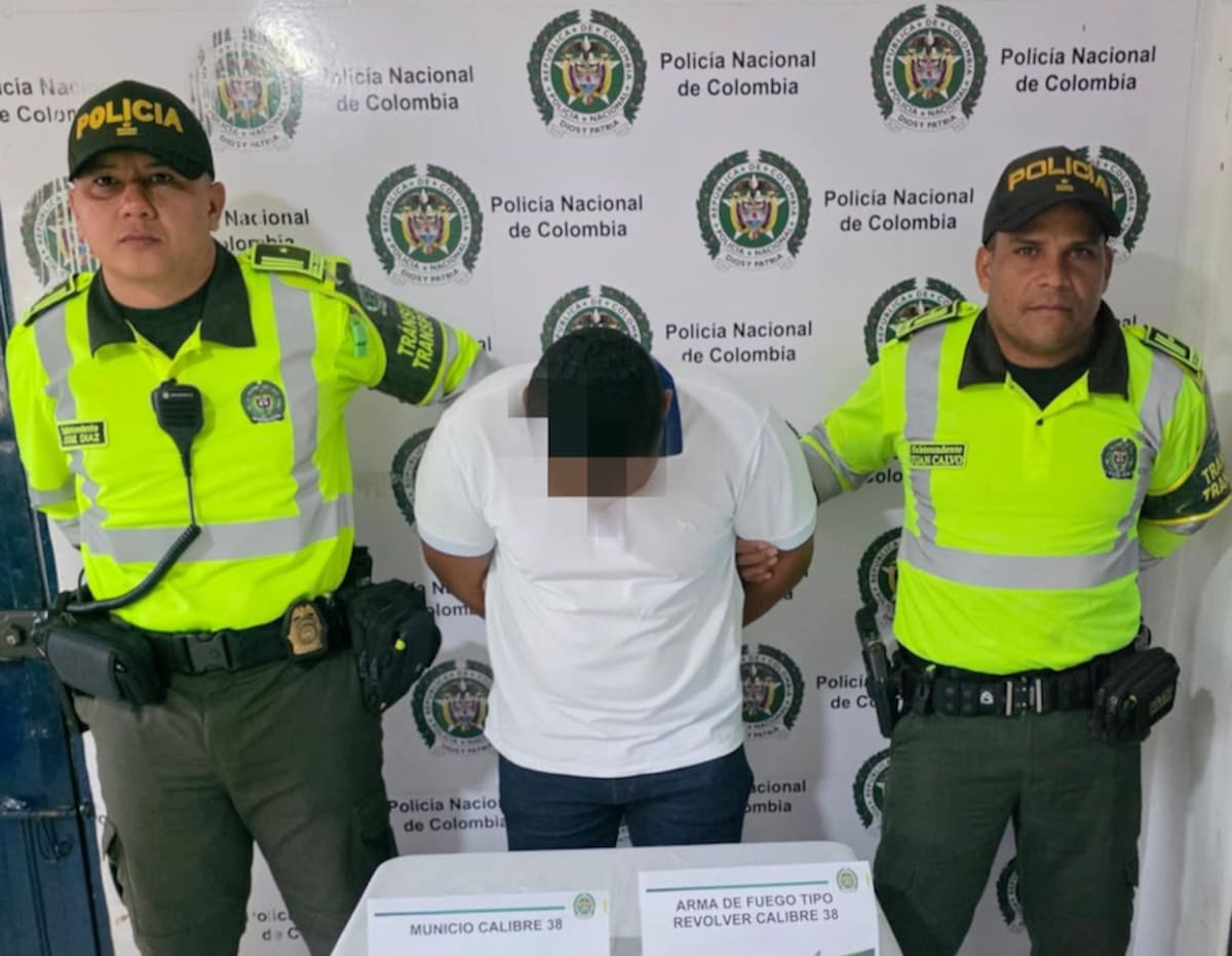 La Policía Nacional reportó la captura de un sujeto de 45 años de edad, a quien se le encontró en su poder un arma de fuego sin los documentos legales para su porte.//Cortesía Policía Atlántico.
