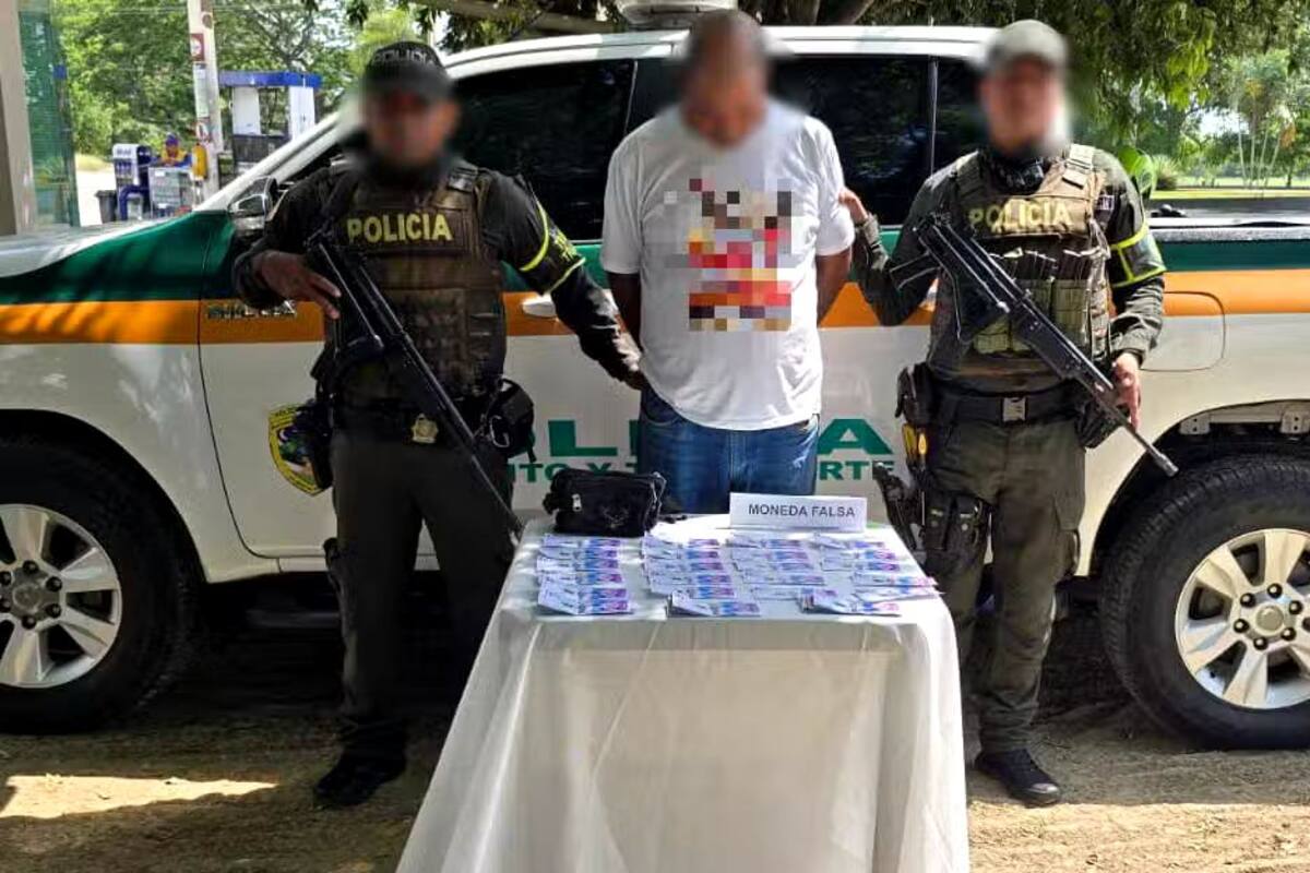Intentó pasar desapercibido y cayó con 53 billetes falsos: esto dijo la Policía