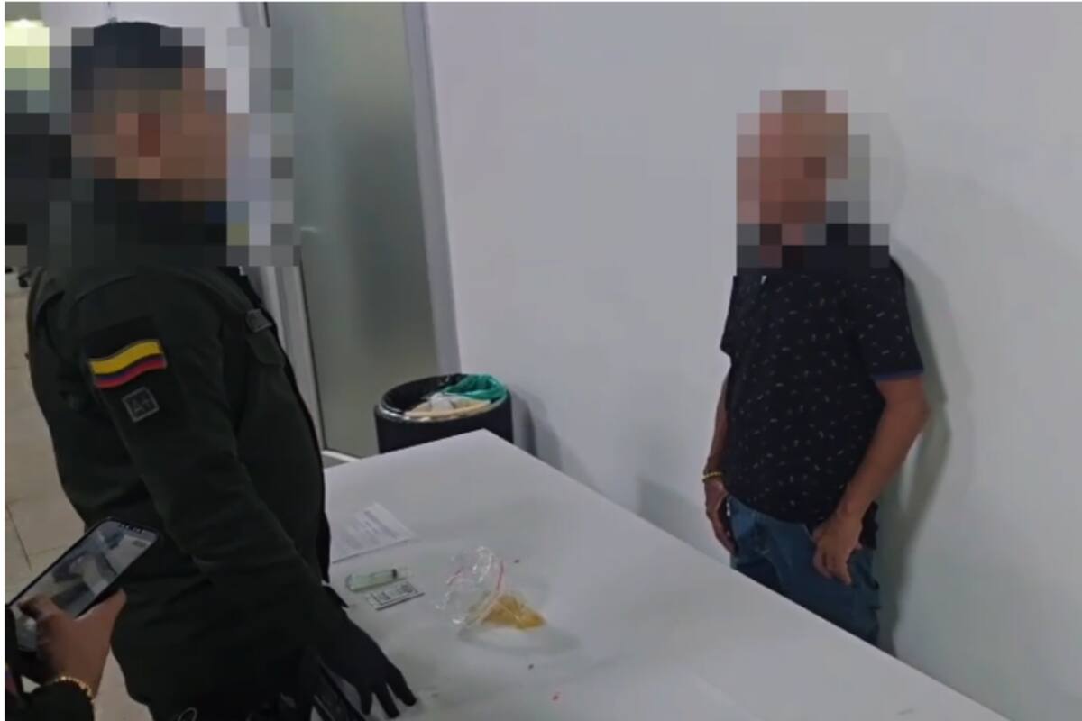 Video: en el Aeropuerto de Cartagena cayó viajero con un kilo de droga en su estómago