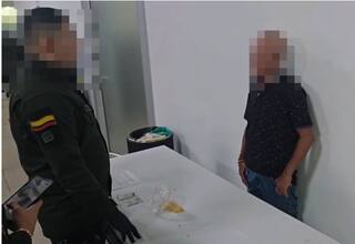 Video: en el Aeropuerto de Cartagena cayó viajero con un kilo de droga en su estómago