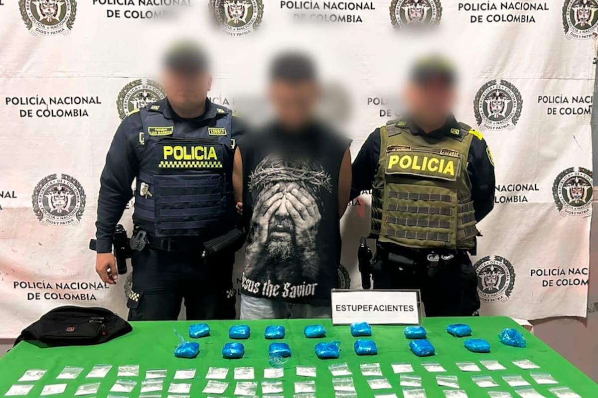 Lo capturan con 15 paquetes que contenían 50 bolsas con sustancia de color blanco