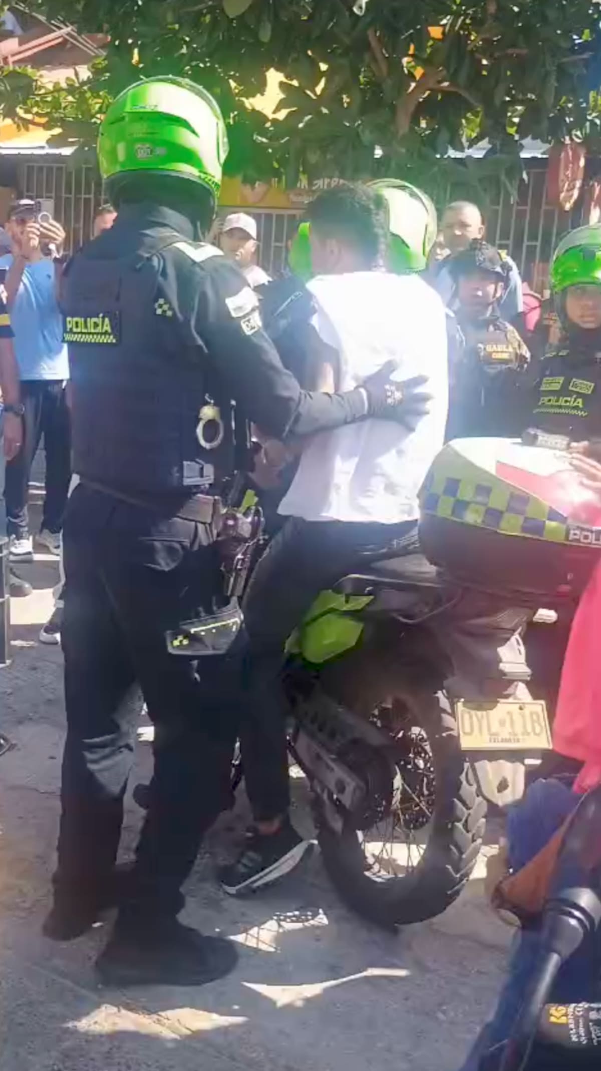 Este es uno de los presuntos sicarios que participó en el atentado criminal ocurrido la mañana de este lunes al norte de Barranquilla.//Cortesía Red de Cooperantes.