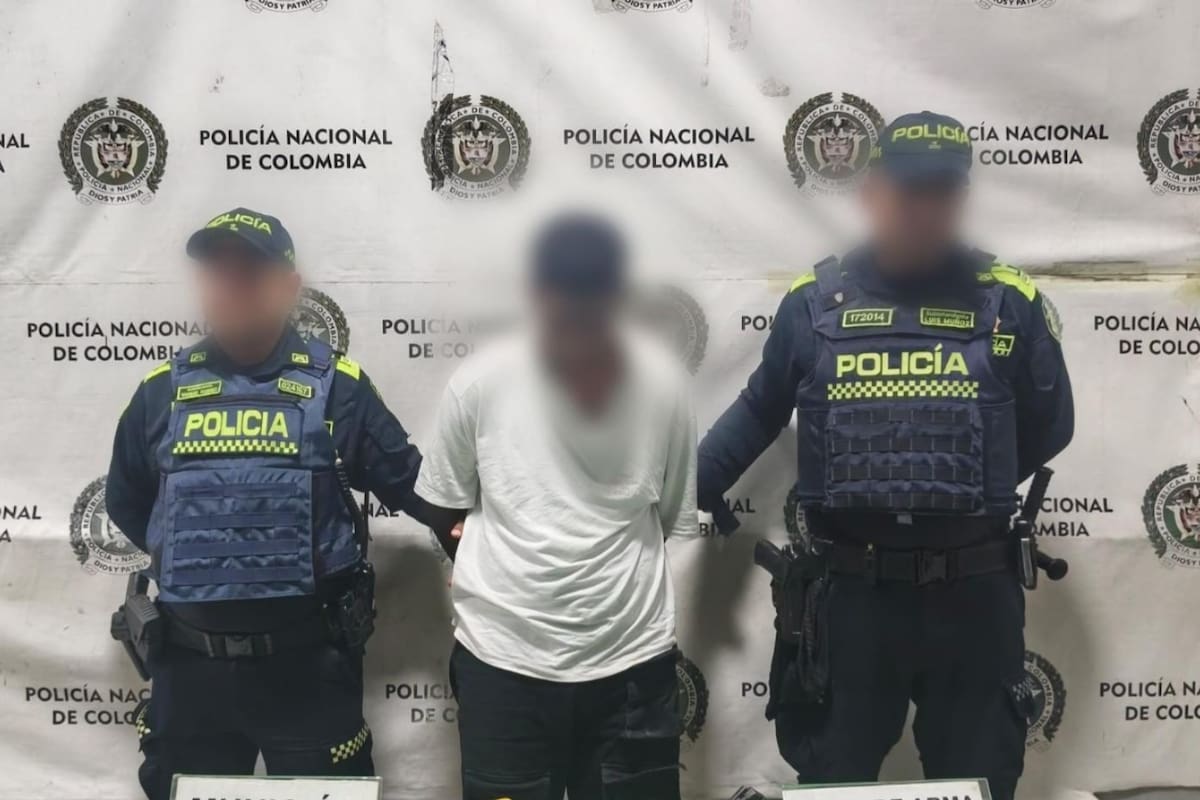 ¿Qué encontraron los policías a un joven de 18 años en medio de una requisa?