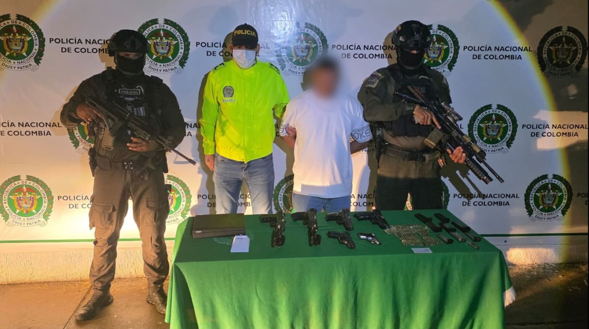 Alias ‘Neil’ fue capturado en Maicao, La Guajira, señalado de servir como enlace en el intercambio ilegal entre dos estructuras criminales. //FOTO: POLICÍA NACIONAL.