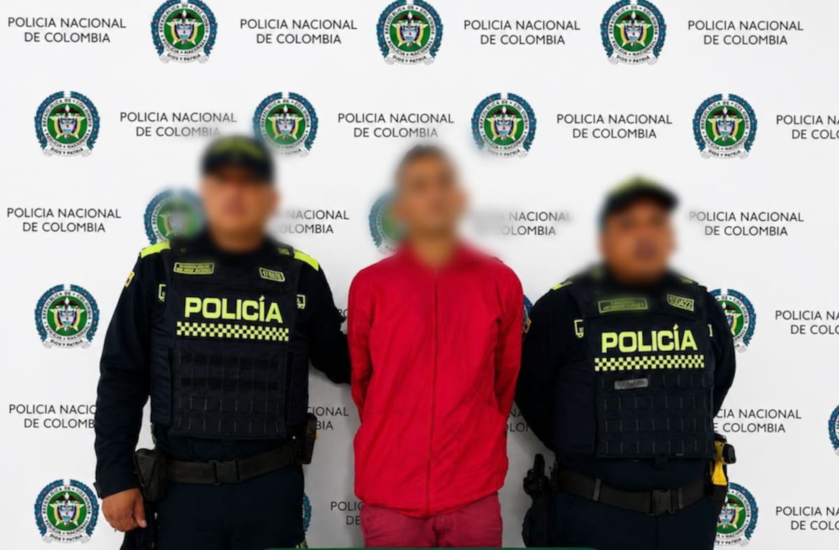 Sujeto capturado en Soledad por la Policía Metropolitana al hallarle en su poder un arma de fuego.//Cortesía Policía Mebar.