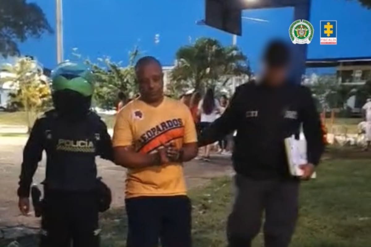 Investigan a entrenador de baloncesto por agredir sexualmente a 2 menores