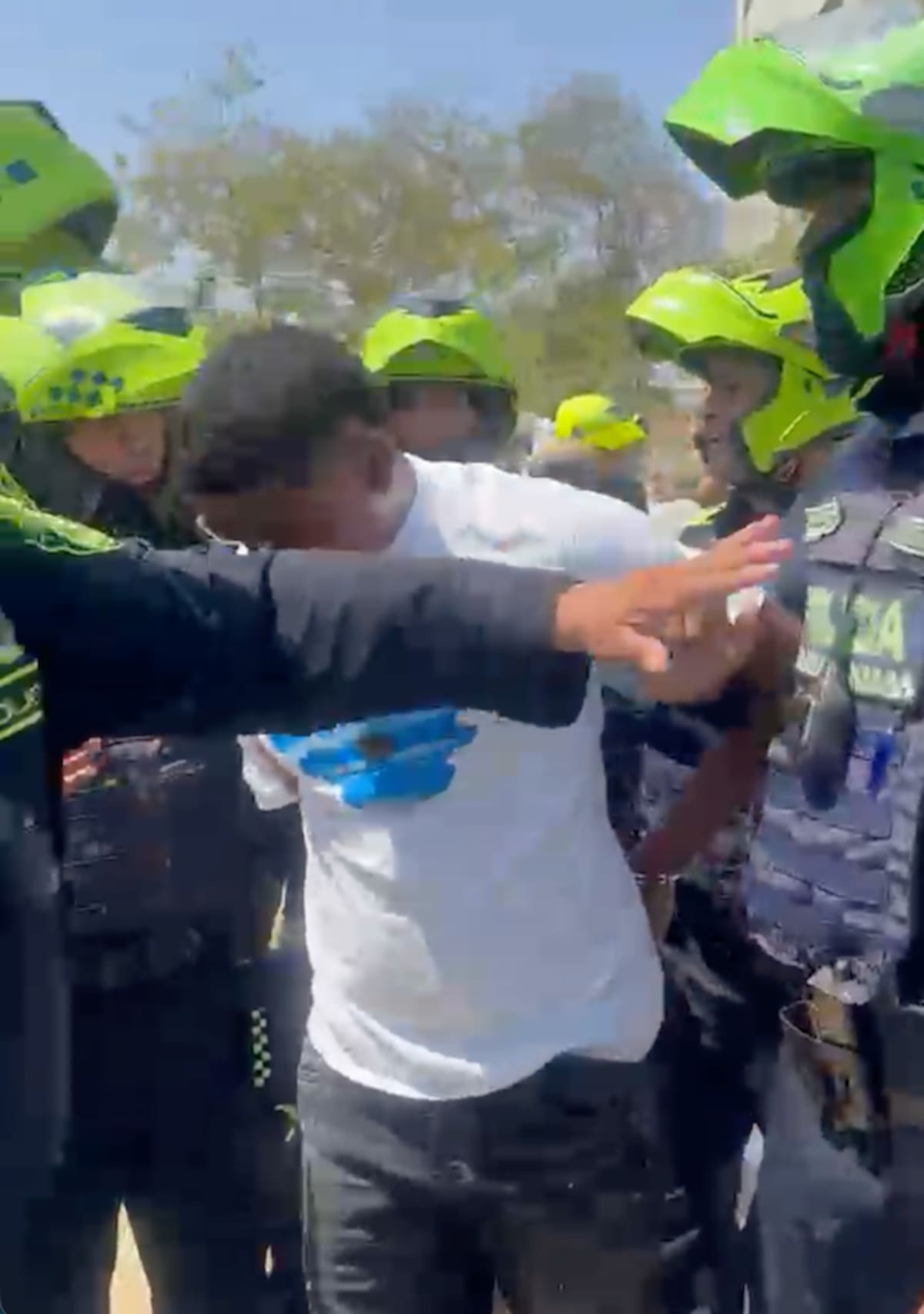El presunto sicario capturado por la Policía Metropolitana fue puesto a órdenes de la autoridad competente para la legalización de captura y posterior judicialización.//Cortesía Red de Cooperantes.