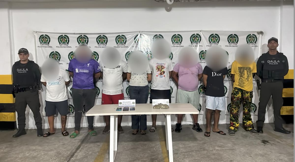 Los ocho miembros de la banda criminal ‘Los Pepes’ capturados por la Policía Metropolitana de Barranquilla fueron puestos a órdenes de la autoridad competente.//Cortesía Policía Mebar.